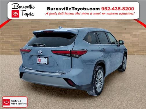 2022 Toyota Highlander Hybrid Platinum