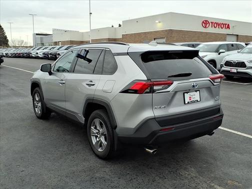 2022 Toyota RAV4 Hybrid XLE