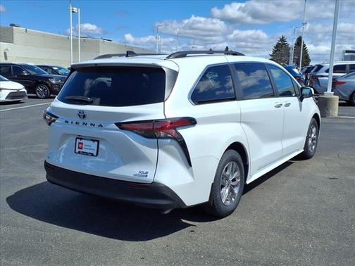 2022 Toyota Sienna XLE