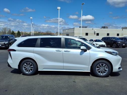 2022 Toyota Sienna XLE