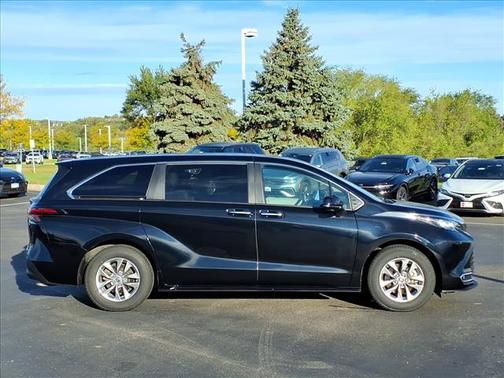 2023 Toyota Sienna XLE