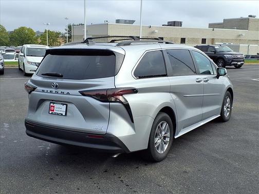 2024 Toyota Sienna XLE