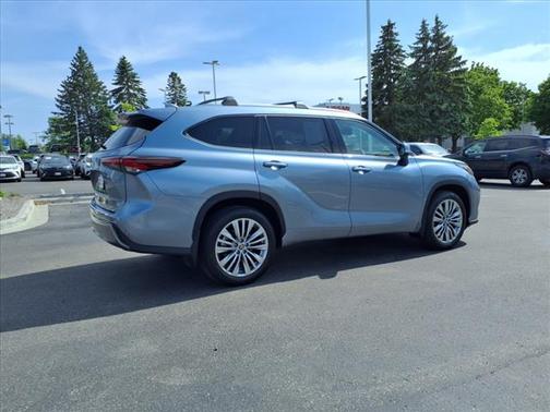 2024 Toyota Highlander Platinum