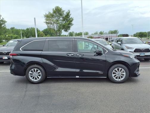 2021 Toyota Sienna XLE
