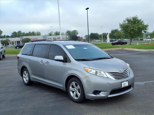 2017 Toyota Sienna LE