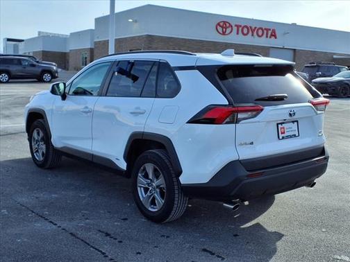 2022 Toyota RAV4 Hybrid XLE