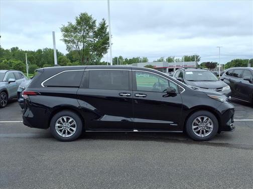 2021 Toyota Sienna XLE