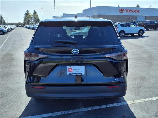 2023 Toyota Sienna LE