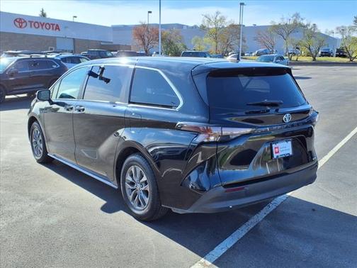 2023 Toyota Sienna LE