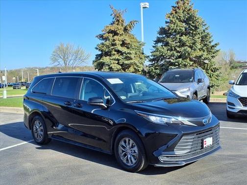 2023 Toyota Sienna LE