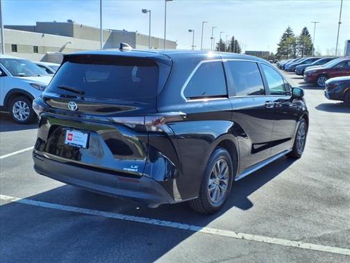 2023 Toyota Sienna LE