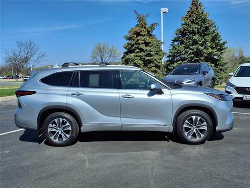 2022 Toyota Highlander Hybrid XLE