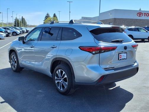 2022 Toyota Highlander Hybrid XLE