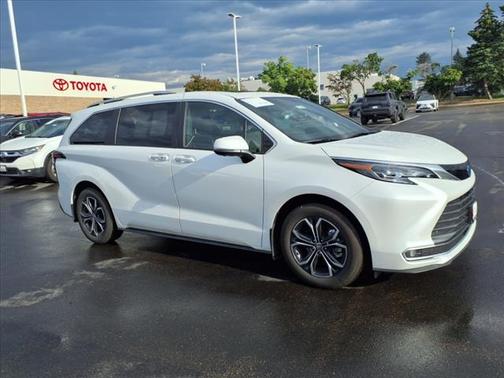 2025 Toyota Sienna Platinum 7 Passenger