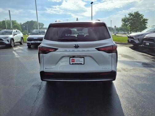 2025 Toyota Sienna Platinum 7 Passenger