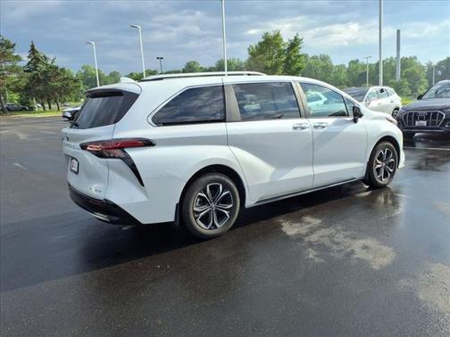 2025 Toyota Sienna Platinum 7 Passenger