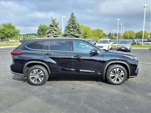 2022 Toyota Highlander Hybrid XLE