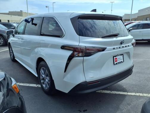 2024 Toyota Sienna XLE