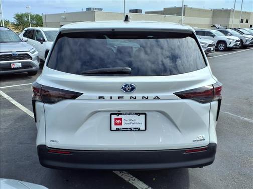 2024 Toyota Sienna XLE