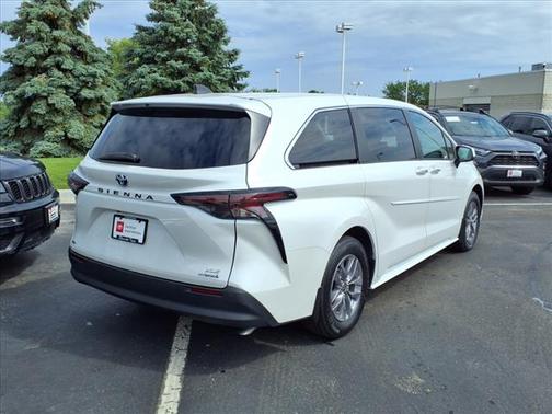 2024 Toyota Sienna XLE
