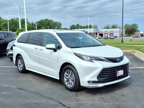 2024 Toyota Sienna XLE
