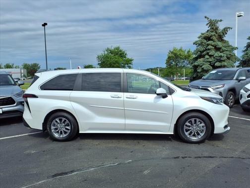 2024 Toyota Sienna XLE