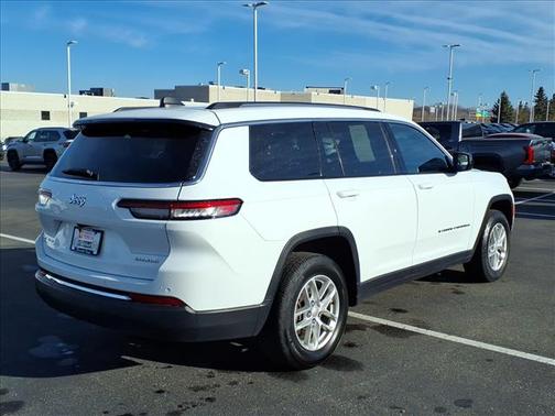 2022 Jeep Grand Cherokee L Laredo