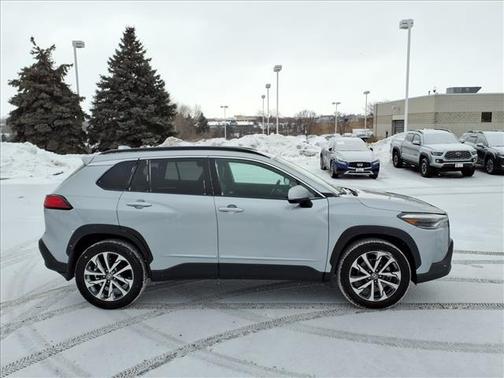 2022 Toyota Corolla Cross XLE