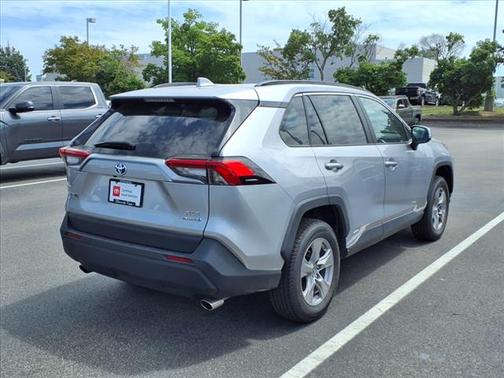 2022 Toyota RAV4 Hybrid XLE