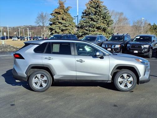 2022 Toyota RAV4 Hybrid XLE