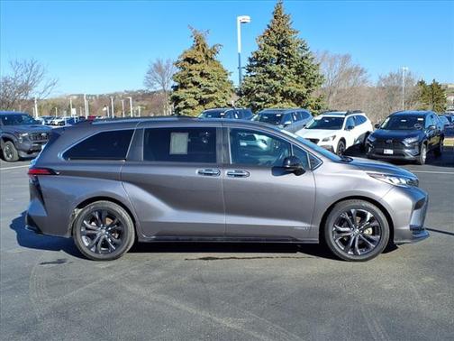 2021 Toyota Sienna XSE 7 Passenger