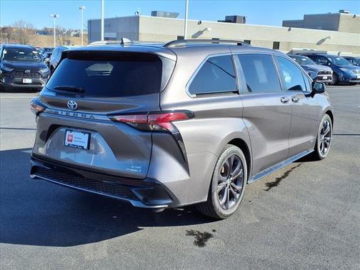 2021 Toyota Sienna XSE 7 Passenger