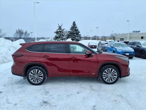 2024 Toyota Highlander Hybrid Platinum