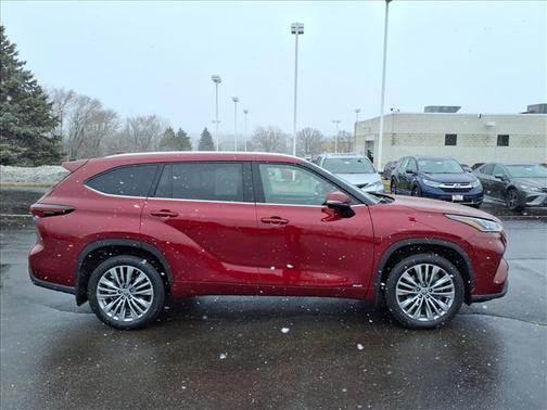 2024 Toyota Highlander Hybrid Platinum