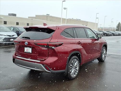 2024 Toyota Highlander Hybrid Platinum