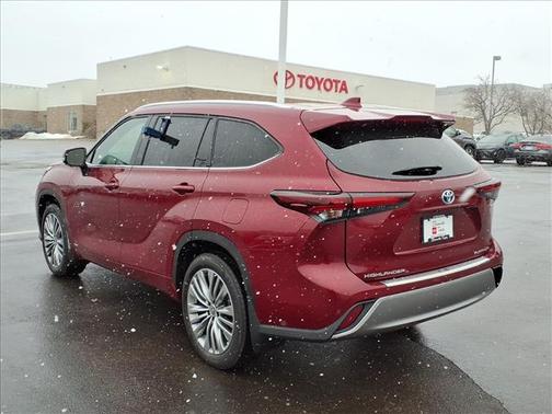 2024 Toyota Highlander Hybrid Platinum