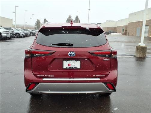 2024 Toyota Highlander Hybrid Platinum