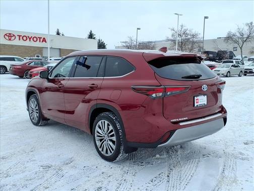 2024 Toyota Highlander Hybrid Platinum