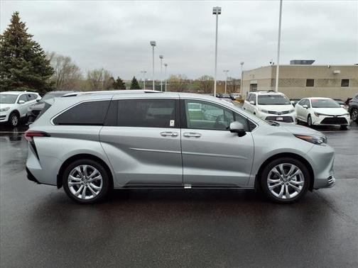 2024 Toyota Sienna Platinum 7 Passenger