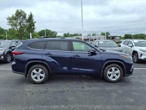 2022 Toyota Highlander LE