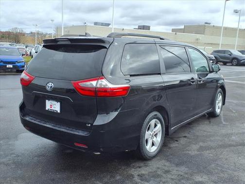 2020 Toyota Sienna LE