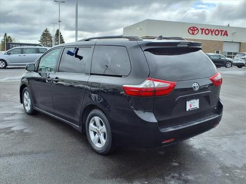 2020 Toyota Sienna LE