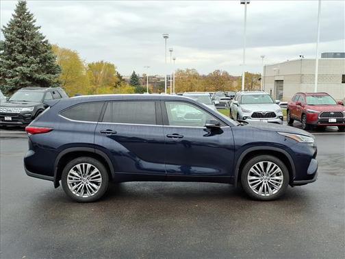2022 Toyota Highlander Platinum