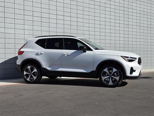 2026 Volvo XC40 B5 Plus