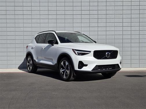 2026 Volvo XC40 B5 Plus