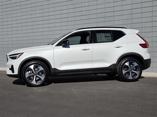 2026 Volvo XC40 B5 Plus