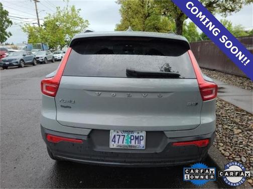 2024 Volvo XC40 B5 Ultimate Dark Theme