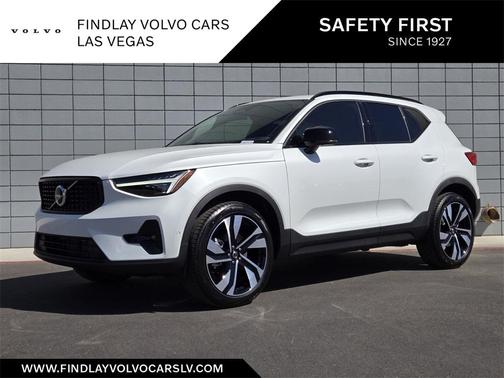 2025 Volvo XC40 B5 Ultra Dark Theme