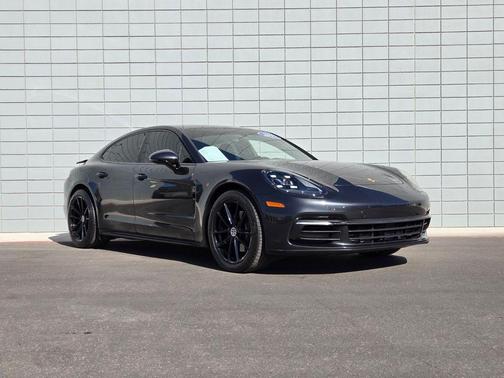 2017 Porsche Panamera 4