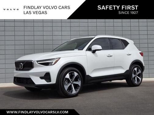 2025 Volvo XC40 B5 Core Bright Theme